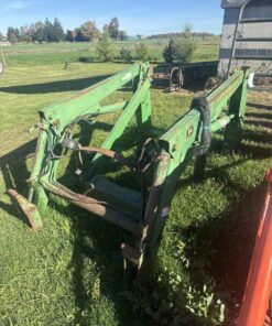 John Deere 440 loader