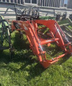 Kubota La805 loader with brackets