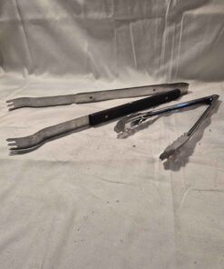 Salad tongs and barbecue tongs