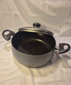 Non stick sauce pan with lid