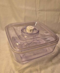 Marinating dish with lid