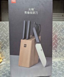 Kitchen knife set with solid wood block