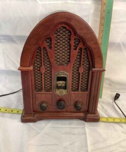GE Cathedral style Radio (working)