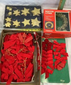 Illuminated tree top wreath, red bows & box of stars