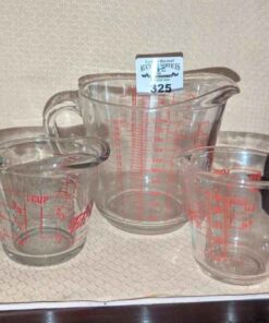 Anchor Hocking Measuring cups