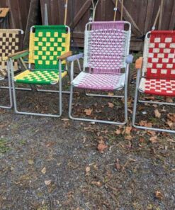 Folding woven lawn chairs