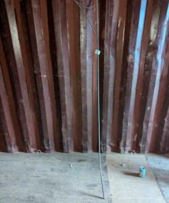 Metal lantern hanger