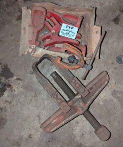 Gear pullers, hitch arm lifts