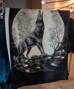 Wolf Baying at the moon fleece