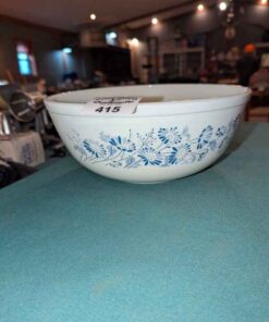 Pyrex Colonial Mist pattern mixing bowl