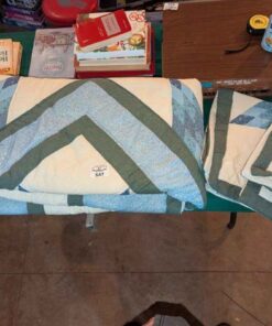 Pillow shams and comforter