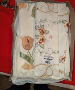 Table runners/Linens