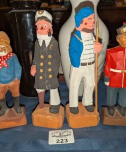 Tom Hannah and unmarked Mariner & Soldier carvings