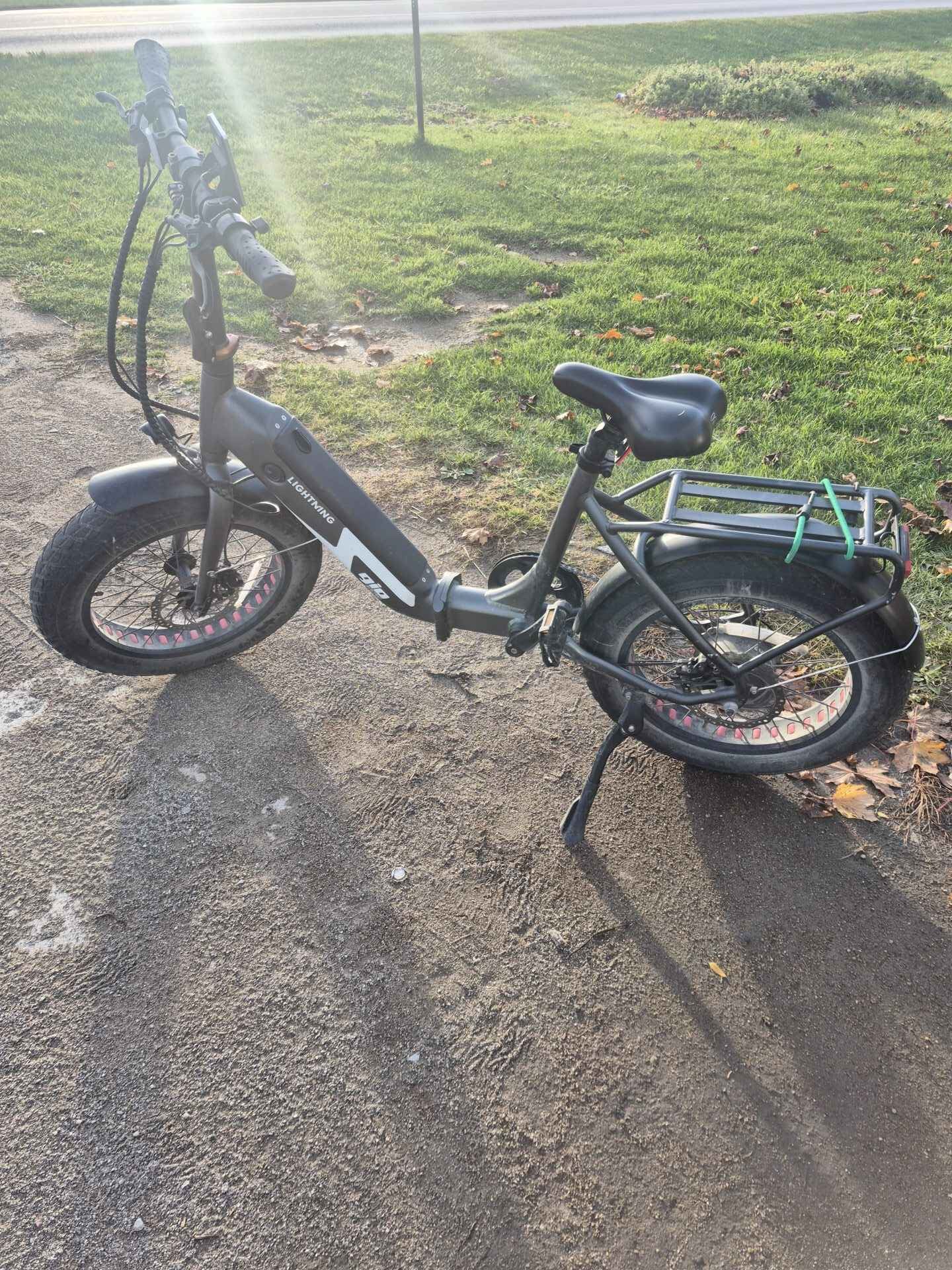 Electric bike slightly used excellent condition COMES WITH 2 BATTERIES AND CHARGER