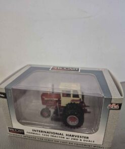 Spec cast international Harvester Farmall1256 with 2WD and duals highly detailed