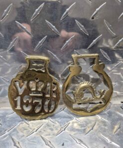 2 brass bridle decor