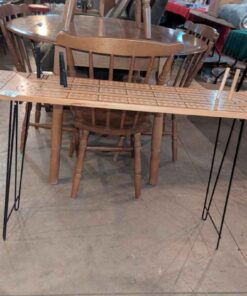 Cribbage table with hairpin metal legs