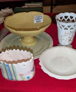 Vases, raised Fruit bowl, serving plate, etc