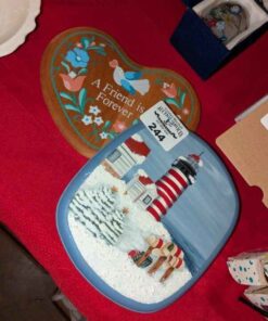 Lighthouse and heart wall plaques