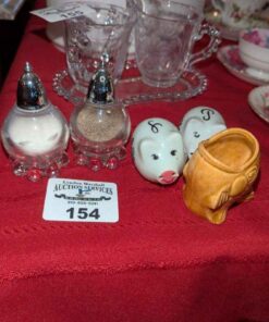 Salt/Pepper shakers, toothpick holder