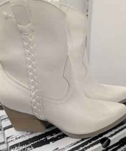 Ladies White cowboy boots 6
