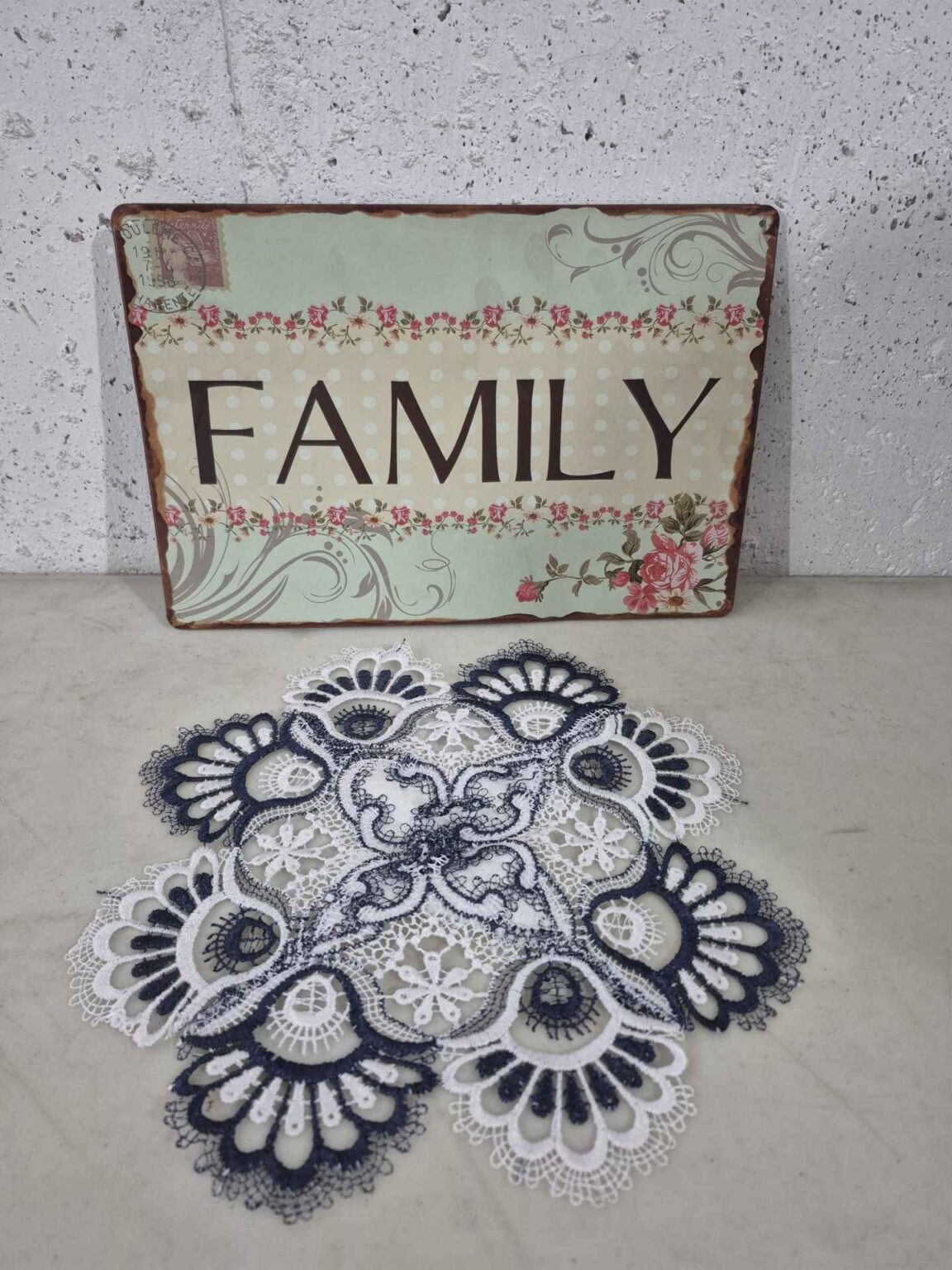 Tin family sign and doily - Quick Bids