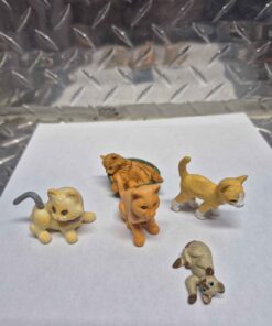 small toy animals cats