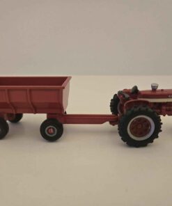 1/64 - Farmall 460 Tractor with Barge Wagon - Loose/No Box - Made by ERTL