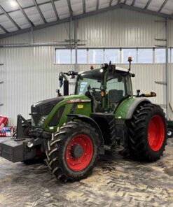 2022 Fendt 716 Tractor, MFD, New Rubber on Axle Duals