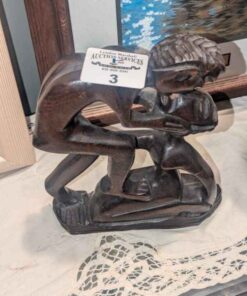 Kissing Couple wooden carving