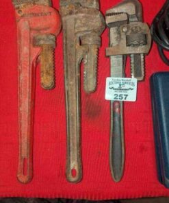 Adjustable pipe wrenches