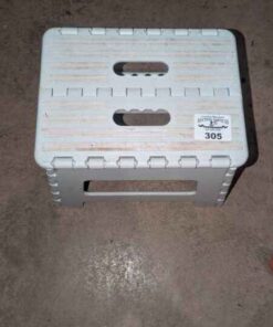 Collapsible plastic stool