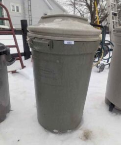 Rubbermaid Animal stopper waste bin and lid