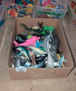 Ocean dwelling, frogs, dinosaurs, etc figures