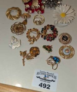 Assorted fashion brooches