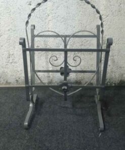 Newspaper/magazine rack