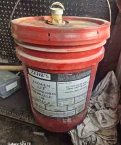 UTF tractor / hydraulic fluid between quarter and half full