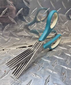 Ribbon cutting scissors