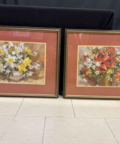 257 - 2 framed floral prints 21.5 x 17.5". Gold frames