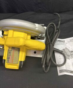 39 - DeWalt DWE575 7-1/4" Circular Saw