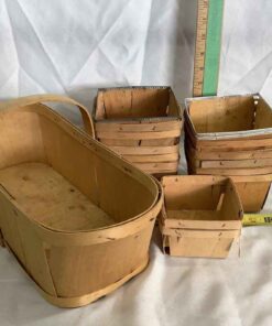 15 Wooden Baskets : 12 berry, 2 pint & 1- 6 quart sell together