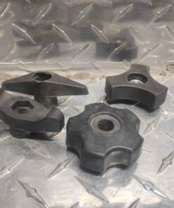 4 assorted knobs