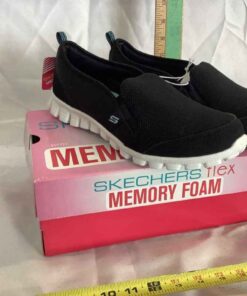 Sketchers Flex size 10 Black & White Shoes