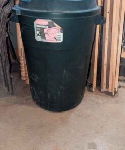 Roughneck 98.4ltr waste bin with lid