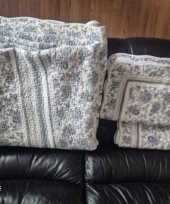 Floral queen size or larger quilt with pillow cases