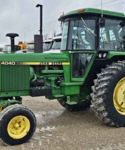 John Deere 4040.