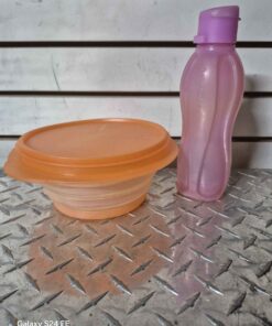 Collapsible Tupperware container with lid and Tupperware drinking bottle
