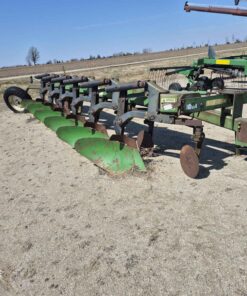 John Deere 2800 ....6 bottom plow