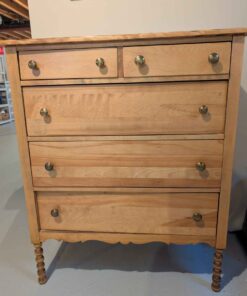 353 - Dresser