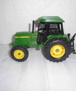 John Deere 3140 1/32 scale